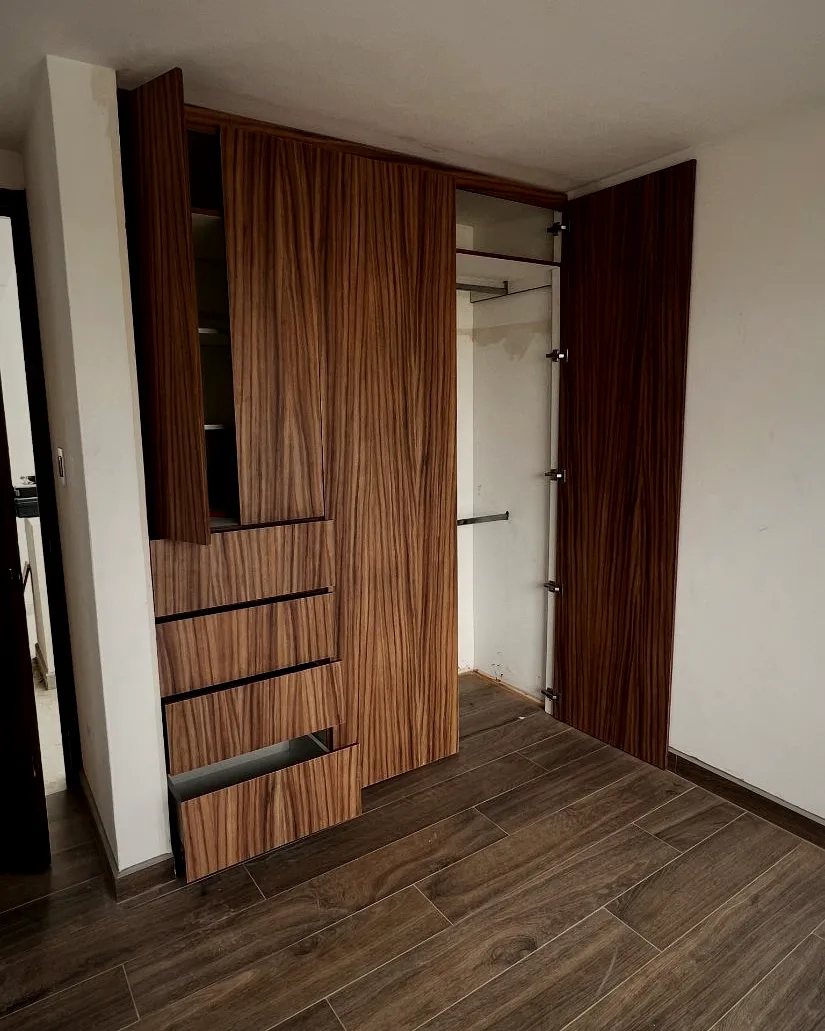 Closet de madera a la medida