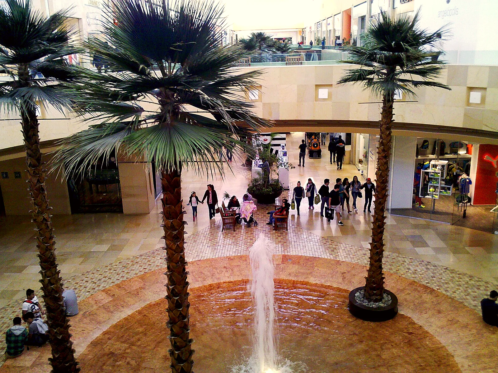 Interior del Centro Comercial Angelópolis